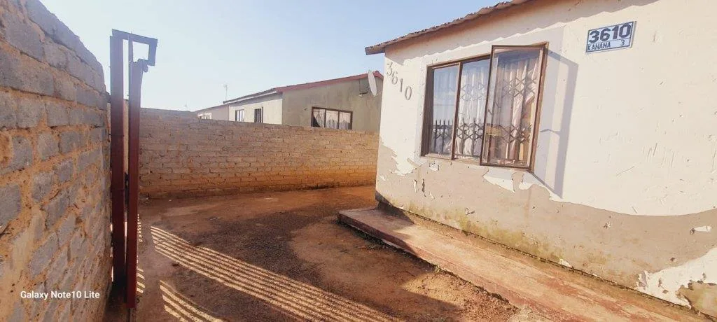 2 Bedroom House for sale in Kanana Park