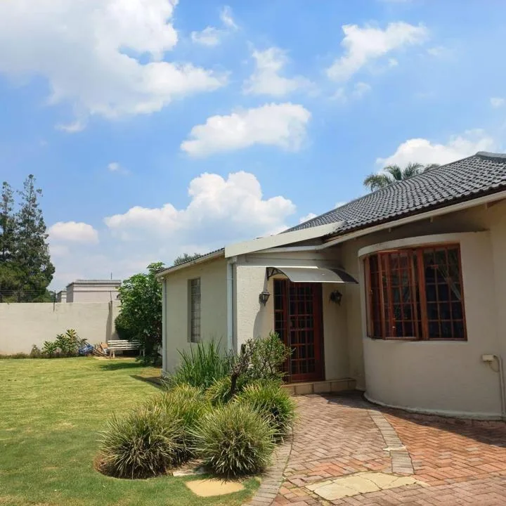 4 Bedroom House for sale in Sydenham