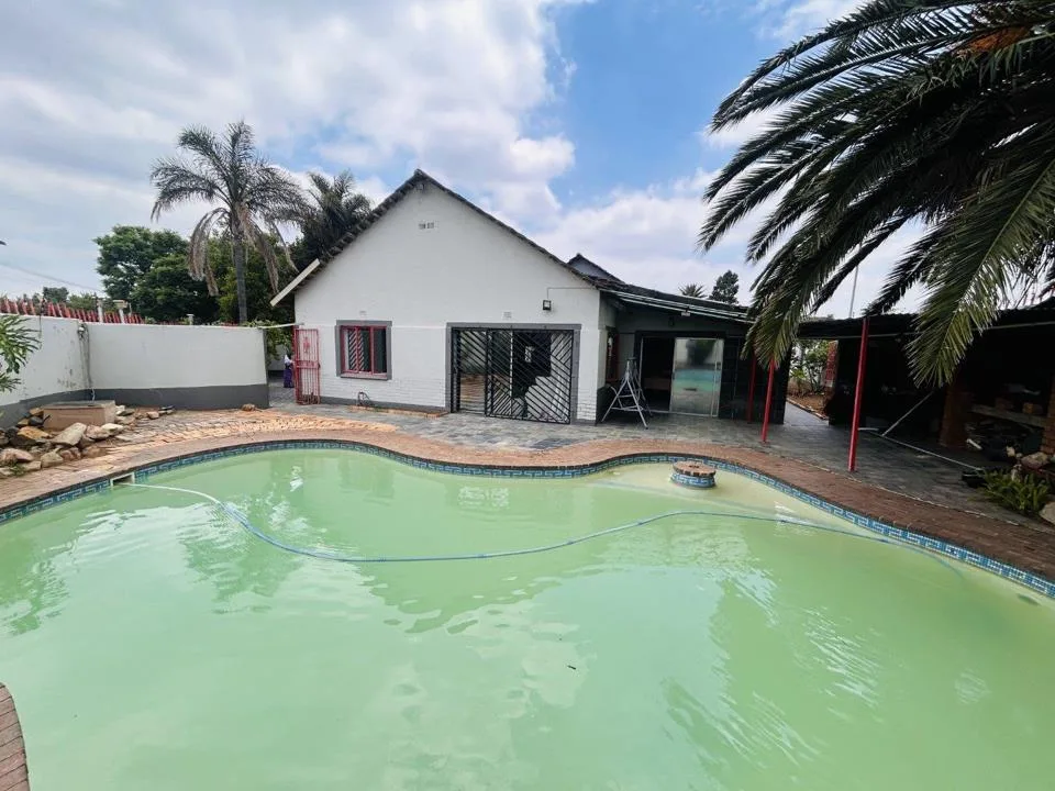 3 Bedroom House for sale in Rewlatch