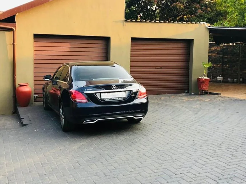 4 Bedroom House for sale in Die Heuwel