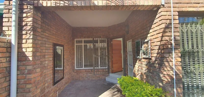 3 Bedroom Townhouse for sale in Safari Gardens