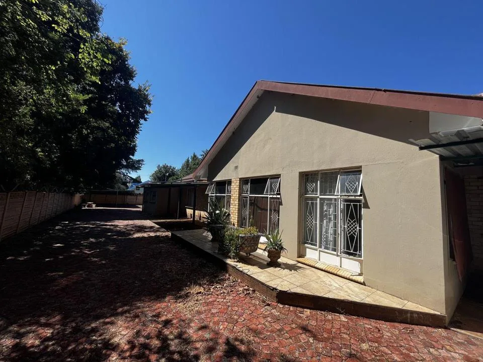 10 Bedroom House for sale in Potchefstroom Central