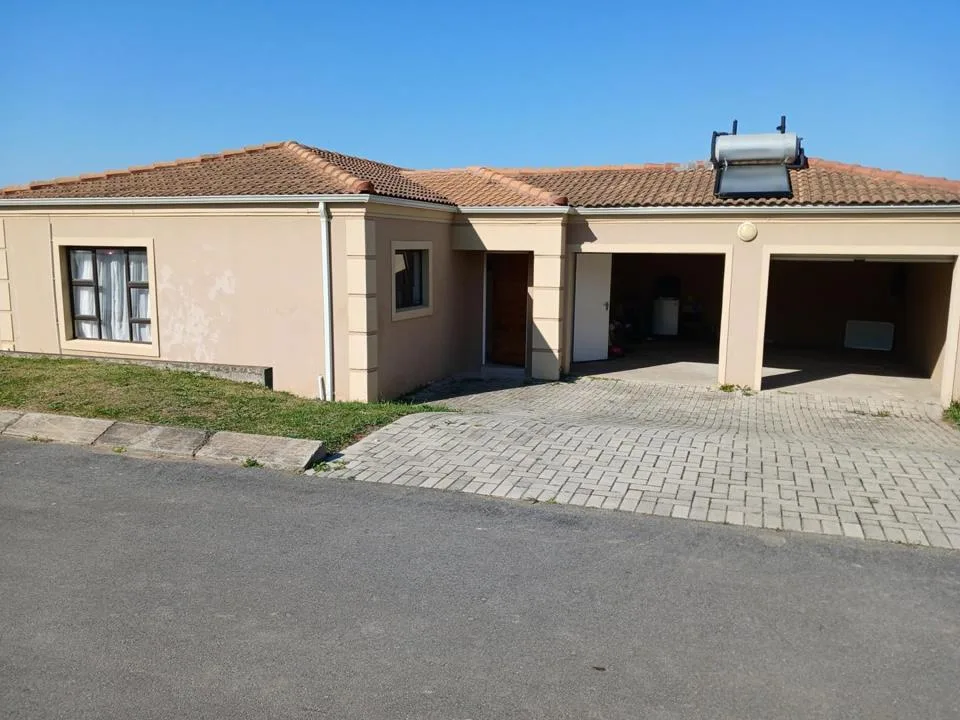 3 Bedroom House for sale in Gonubie