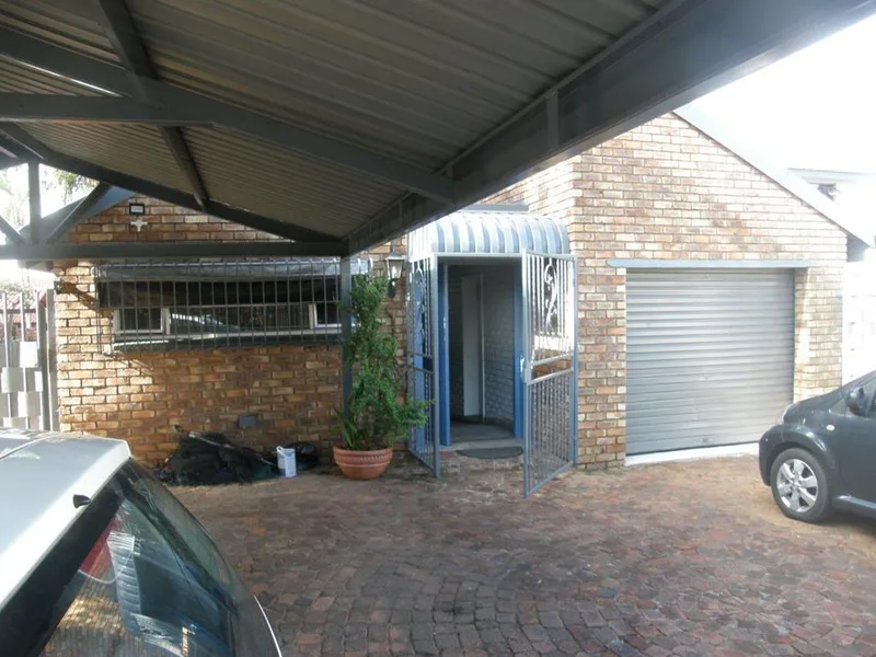 4 Bedroom House for sale in Magalieskruin