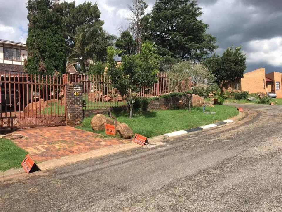 5 Bedroom House for sale in Naturena