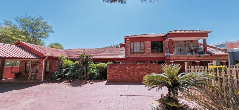 7 Bedroom House for sale in Amandasig