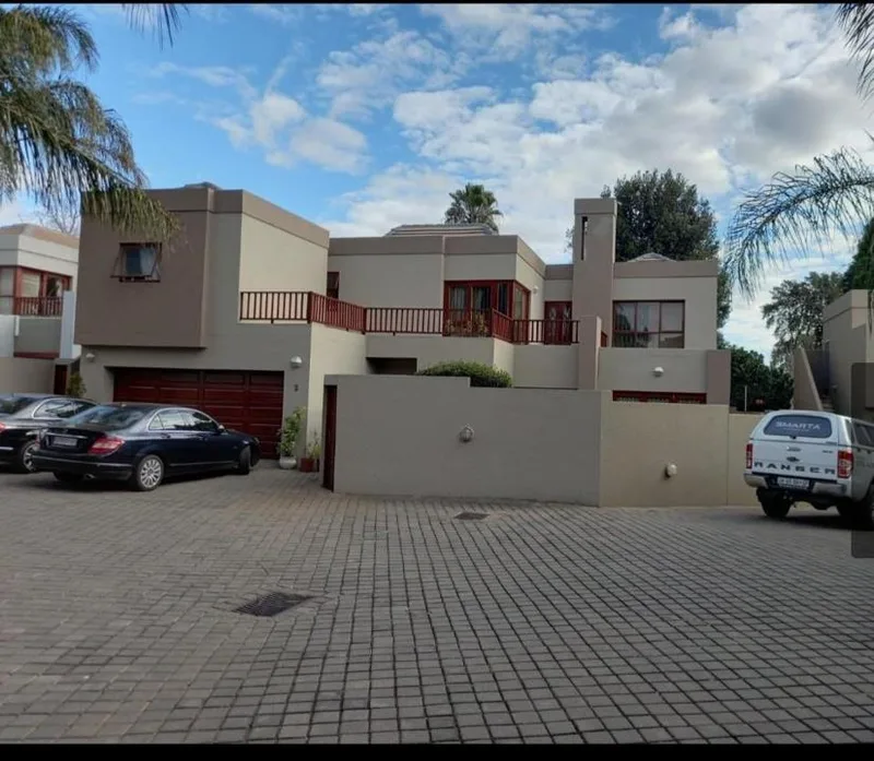 3 Bedroom House for sale in Bedfordview