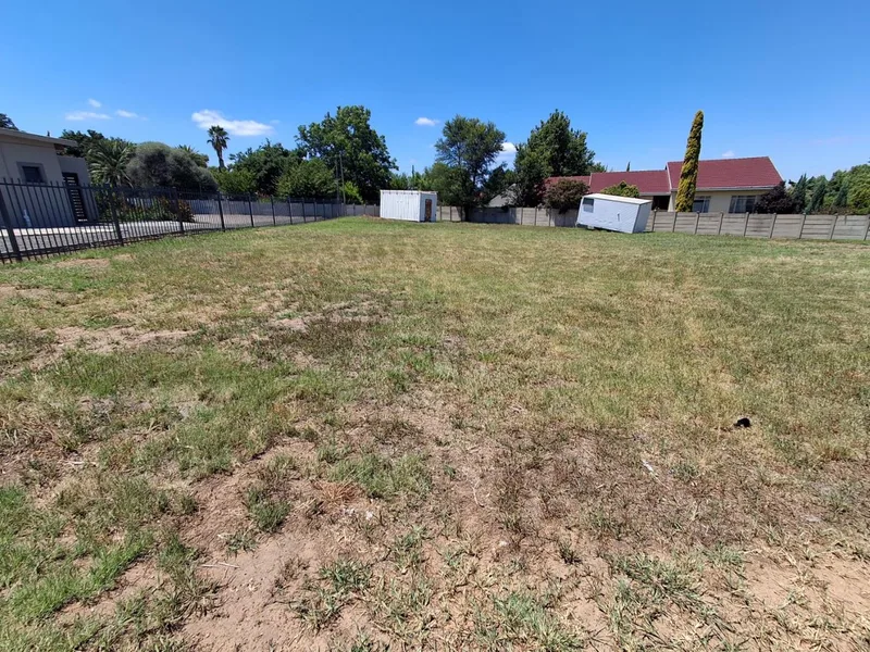 1 392 m² Land available in Roodewal