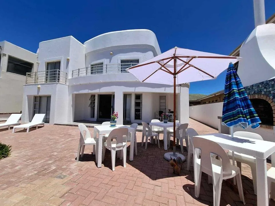 5 Bedroom House for sale in Gouritsmond
