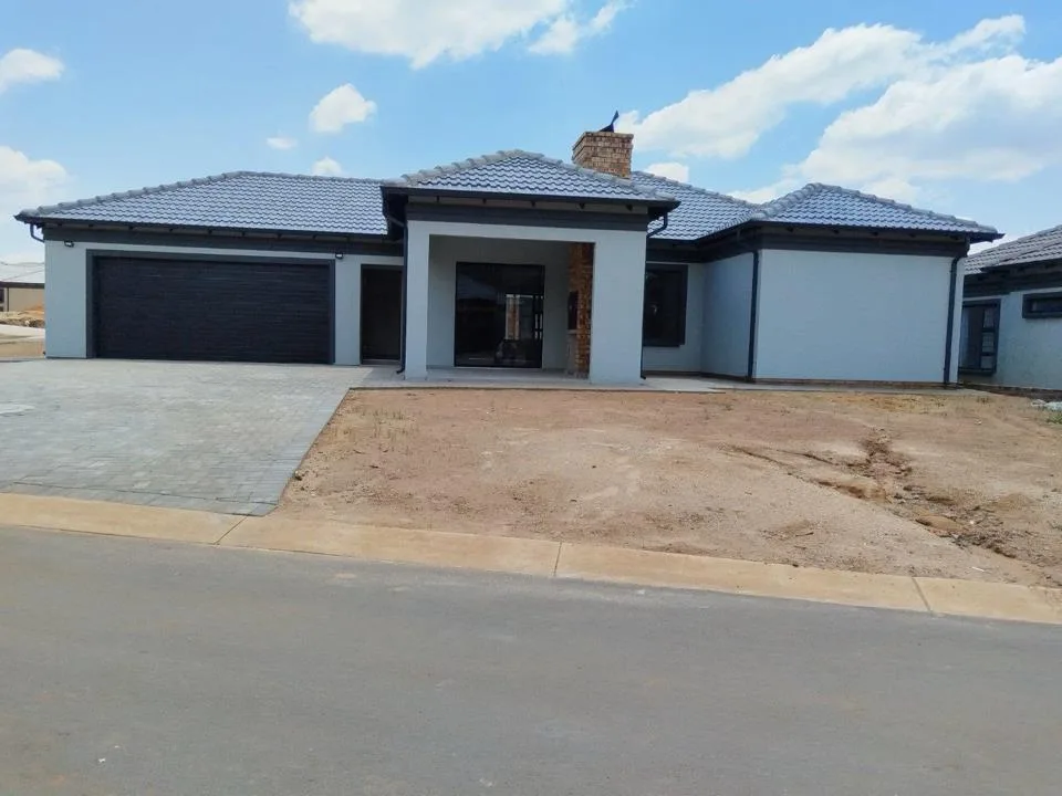 3 Bedroom House for sale in Heatherview