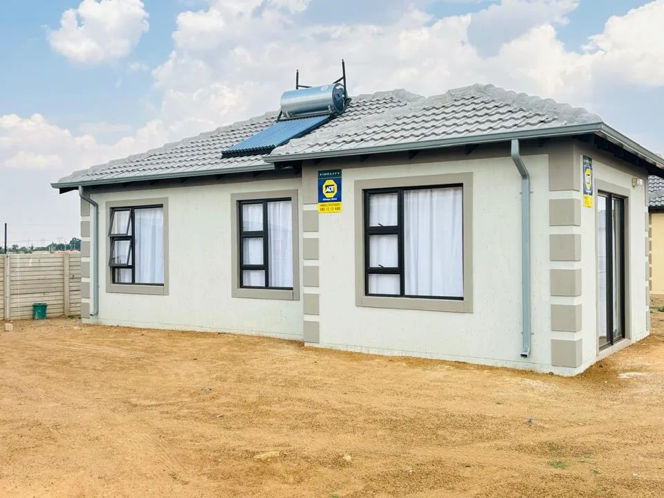 2 Bedroom House for sale in Buhle Park