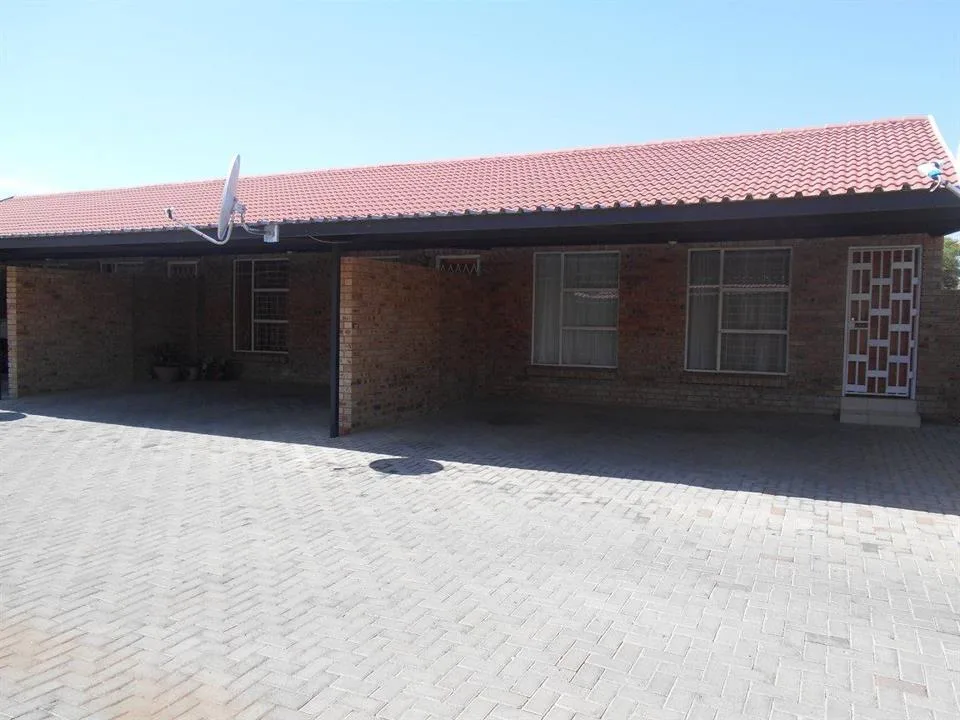 3 Bedroom Townhouse for sale in Meiringspark