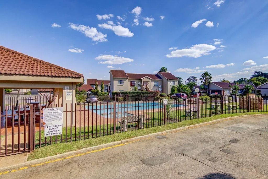 2 Bedroom Townhouse for sale in Bonaero Park