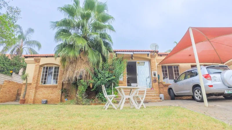 3 Bedroom Townhouse for sale in Safari Gardens