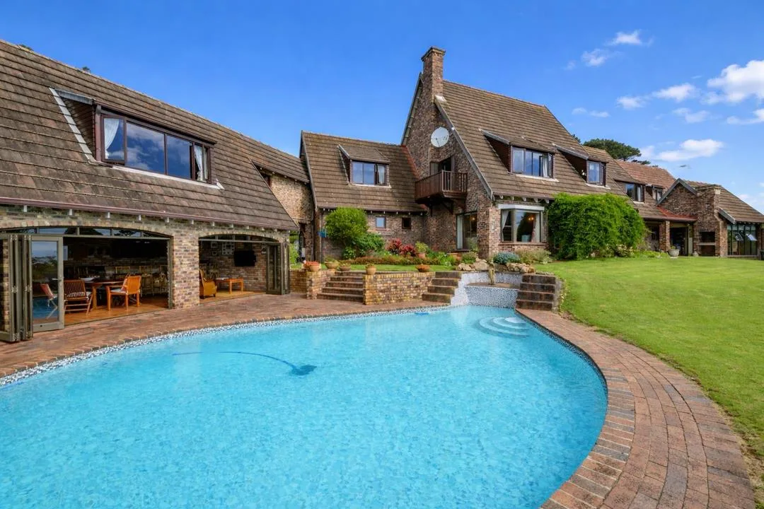 6 Bedroom House for sale in Theescombe
