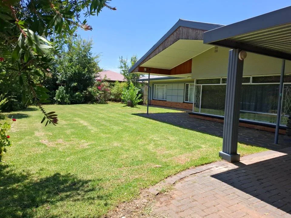 13 Bedroom House for sale in Universitas