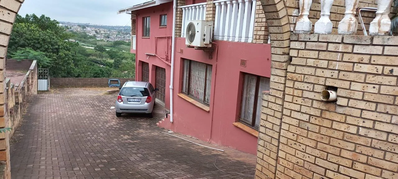 6 Bedroom House for sale in Duffs Road