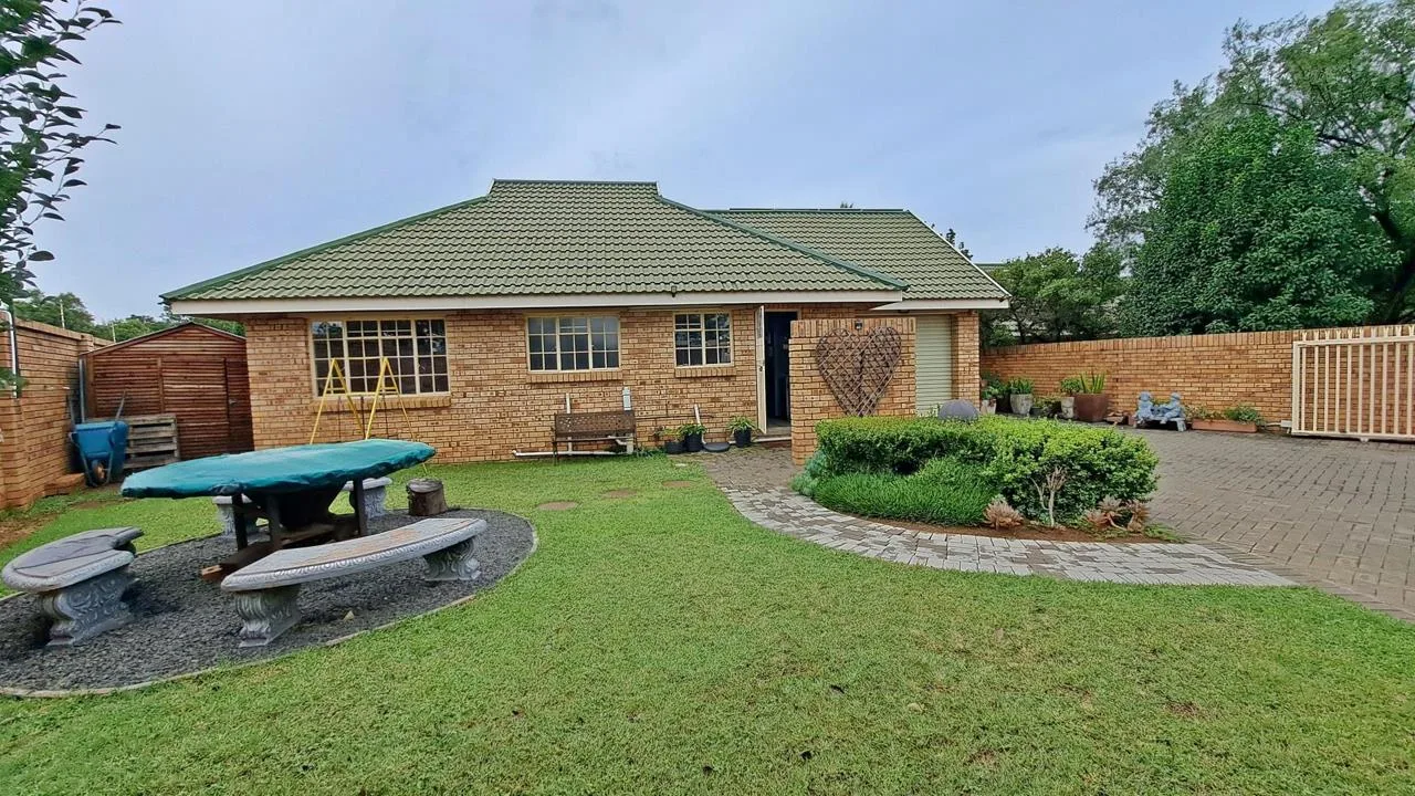 3 Bedroom Townhouse for sale in Groenvlei SH