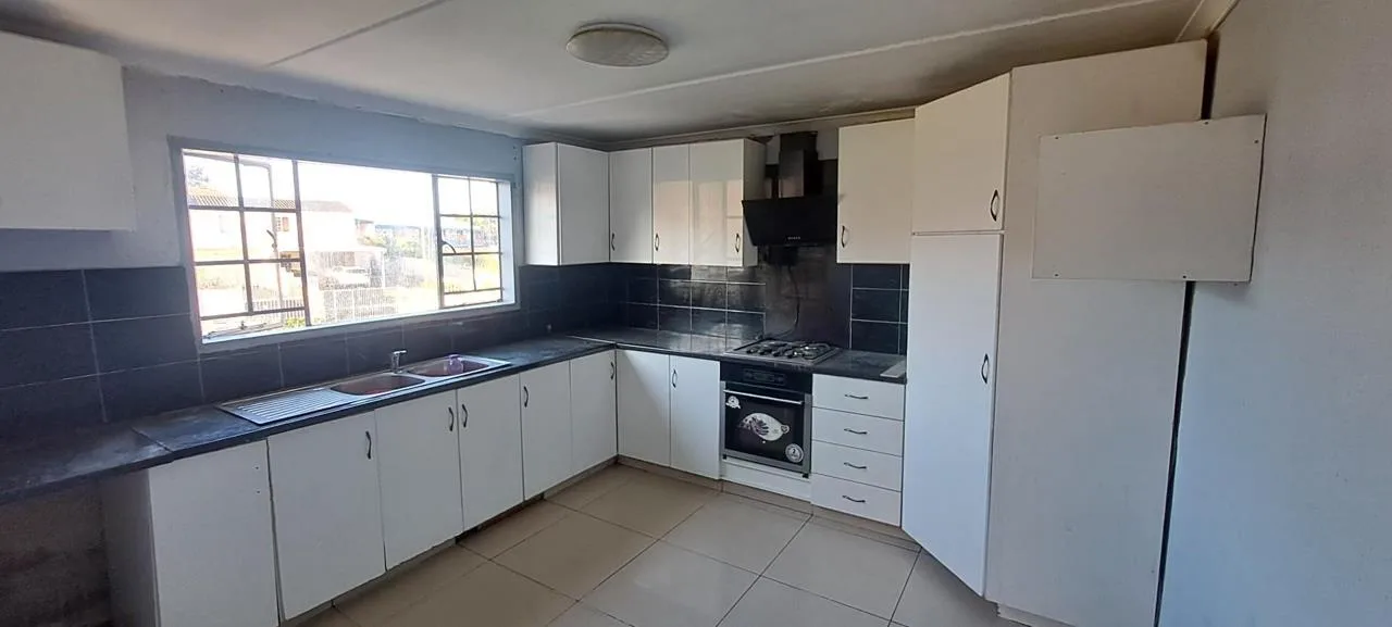 2 Bedroom Apartment / flat for sale in Whetstone