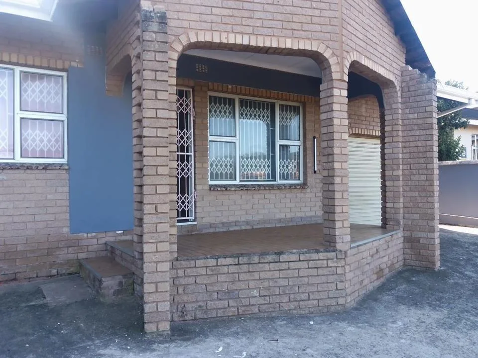 4 Bedroom House for sale in La Mercy