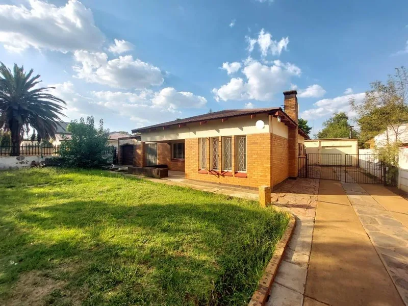 3 Bedroom House for sale in Vanderbijlpark CW 2