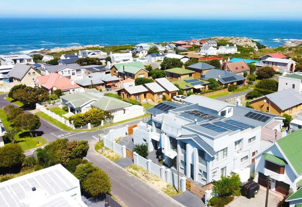 7 Bedroom House for sale in Kleinmond Central