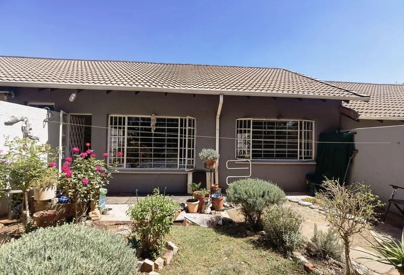 2 Bedroom Townhouse for sale in Klopperpark