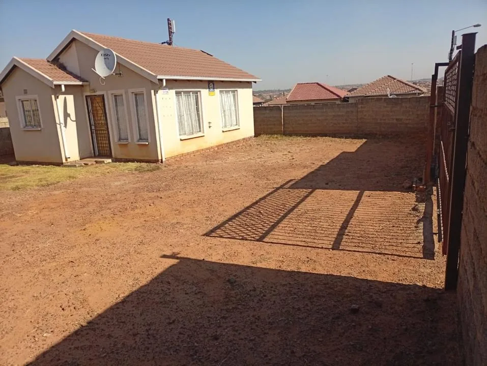 2 Bedroom House for sale in Klarinet