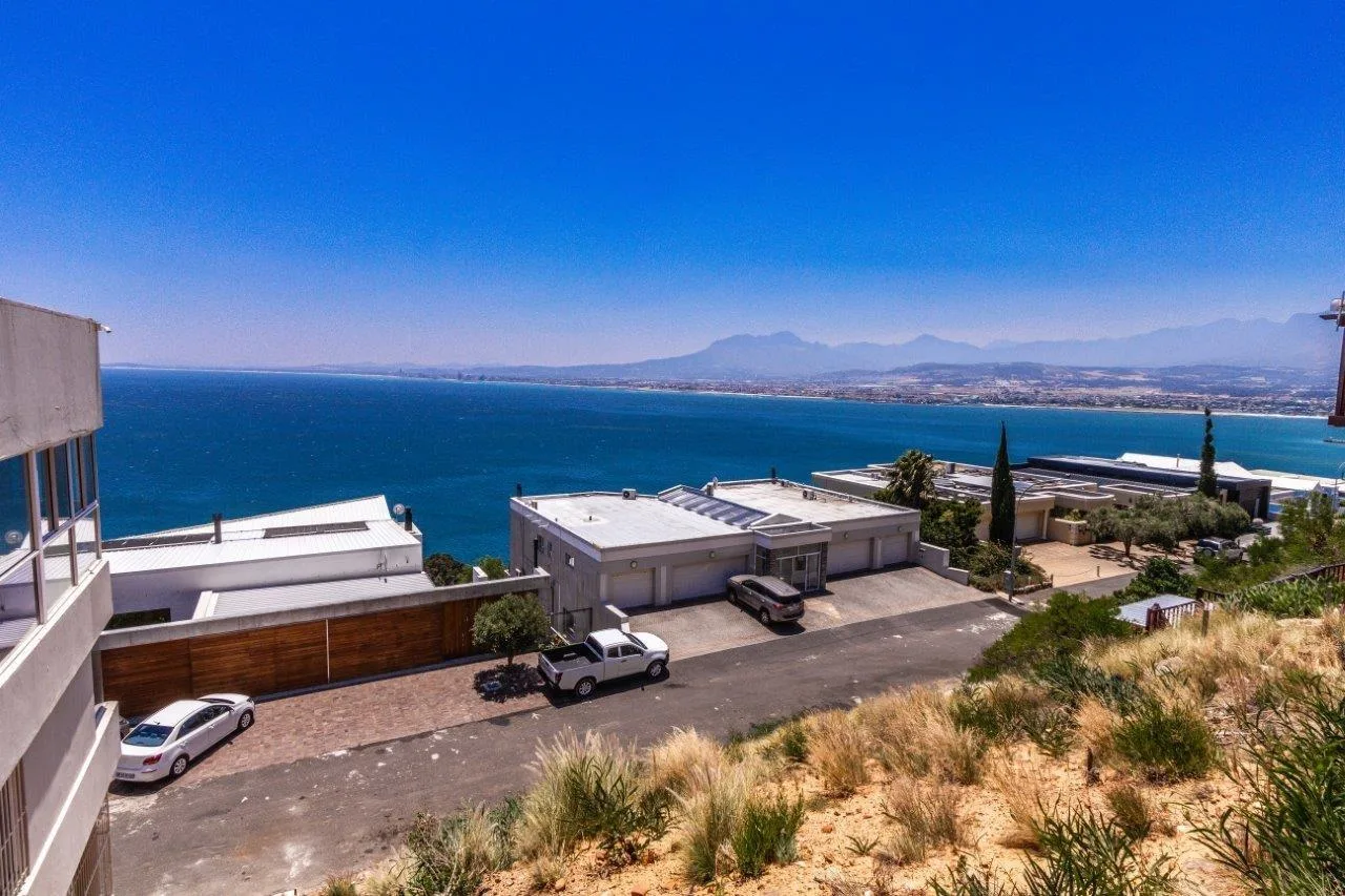 743 m² Land available in Mountainside