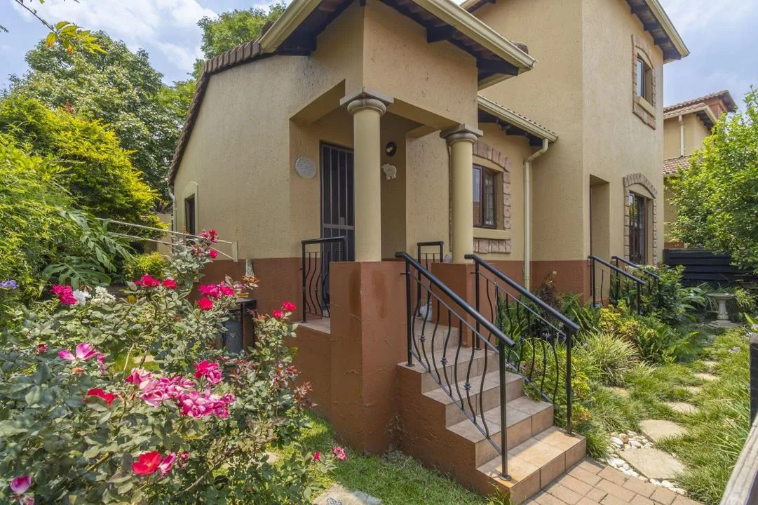 3 Bedroom Townhouse for sale in Douglasdale