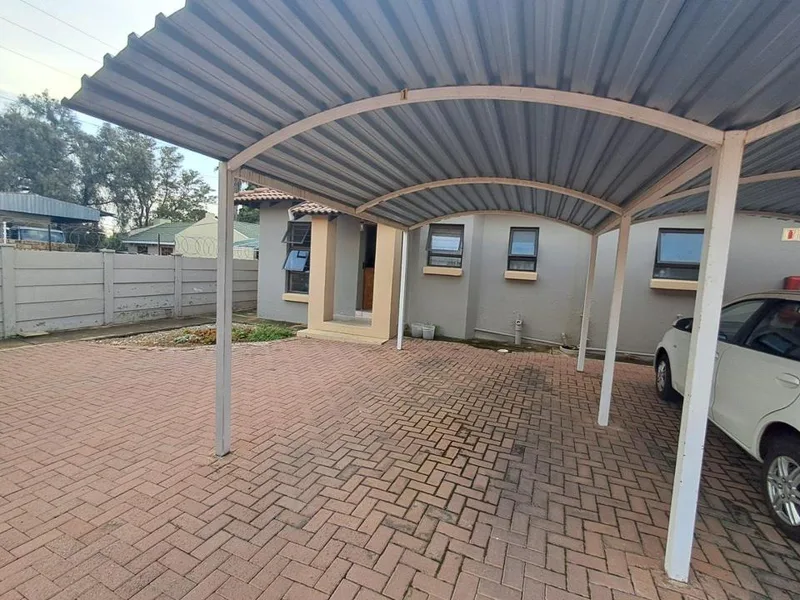 2 Bedroom Townhouse for sale in Flamwood