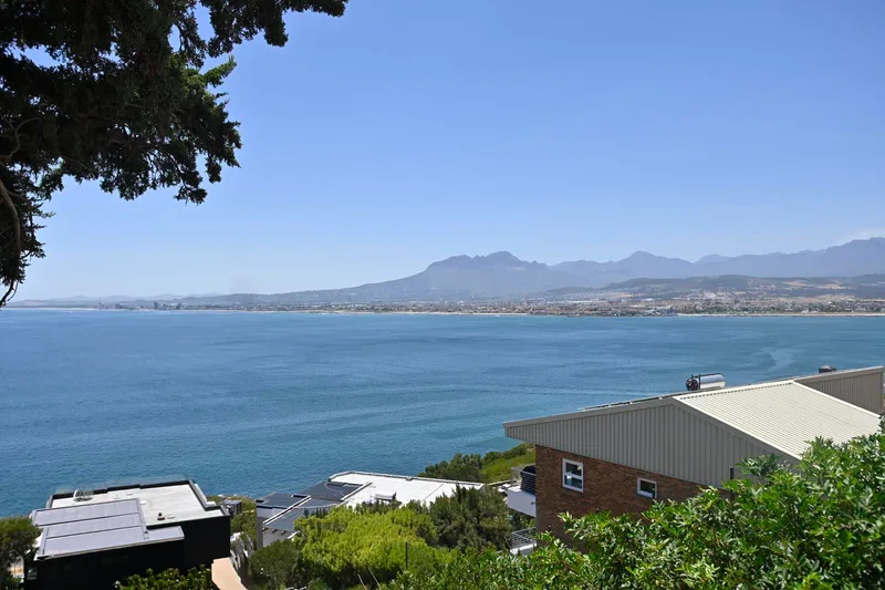 758 m² Land available in Mountainside