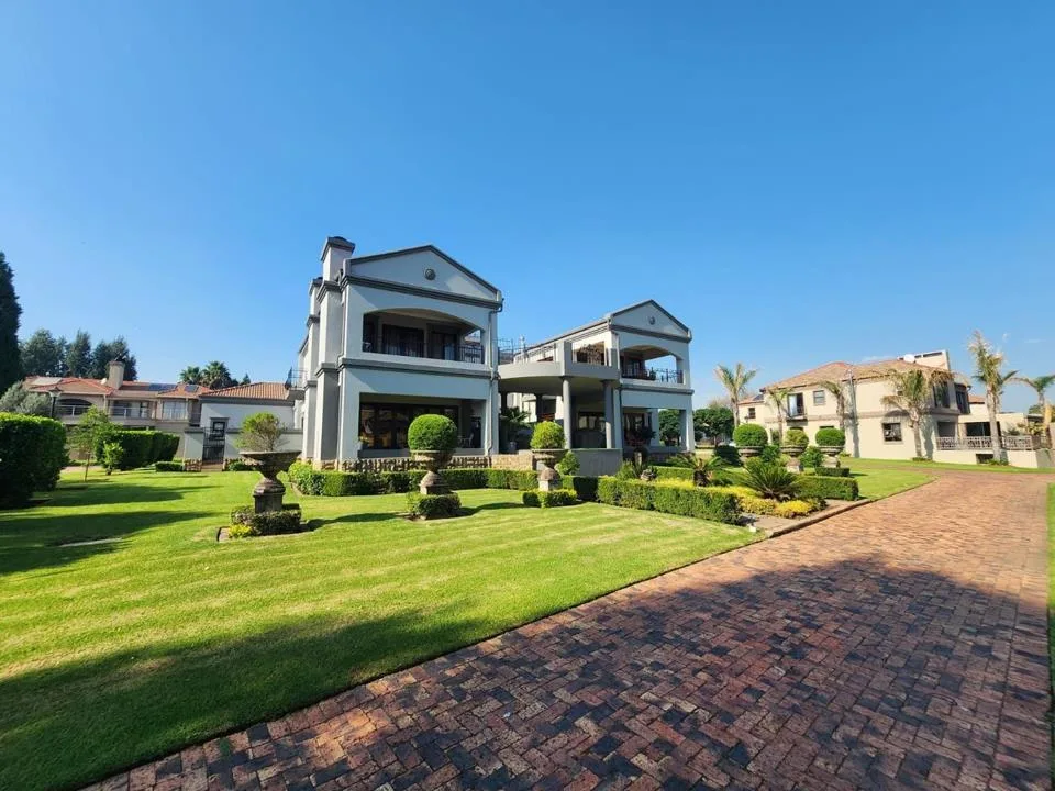 4 Bedroom House for sale in Vaalpark