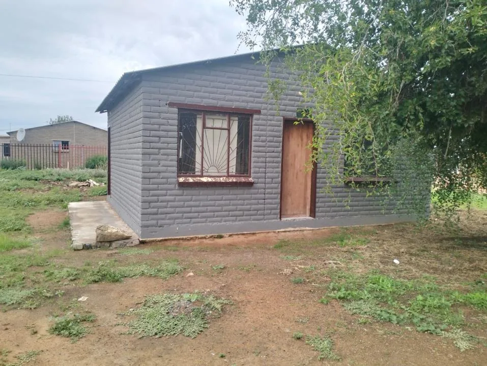 2 Bedroom House for sale in Bloemside 4