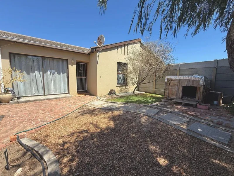 2 Bedroom Townhouse for sale in Table View