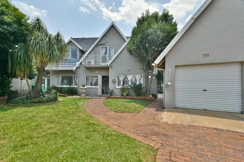 4 Bedroom House for sale in Glenanda