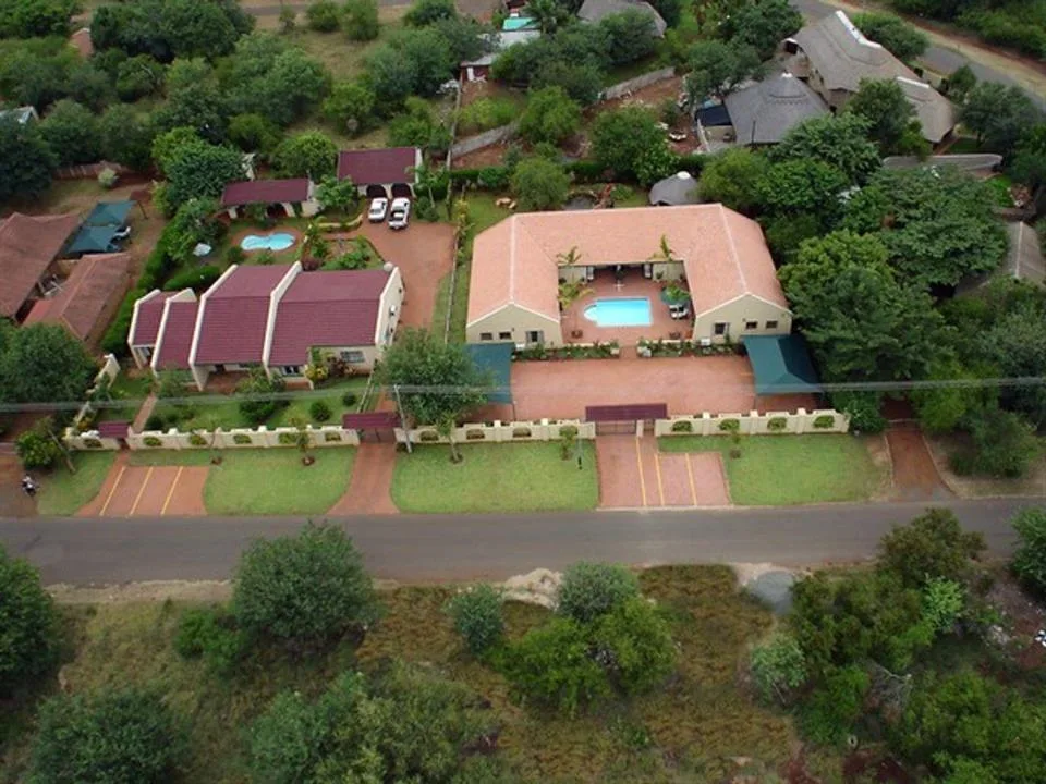 6 Bedroom House for sale in Komatipoort