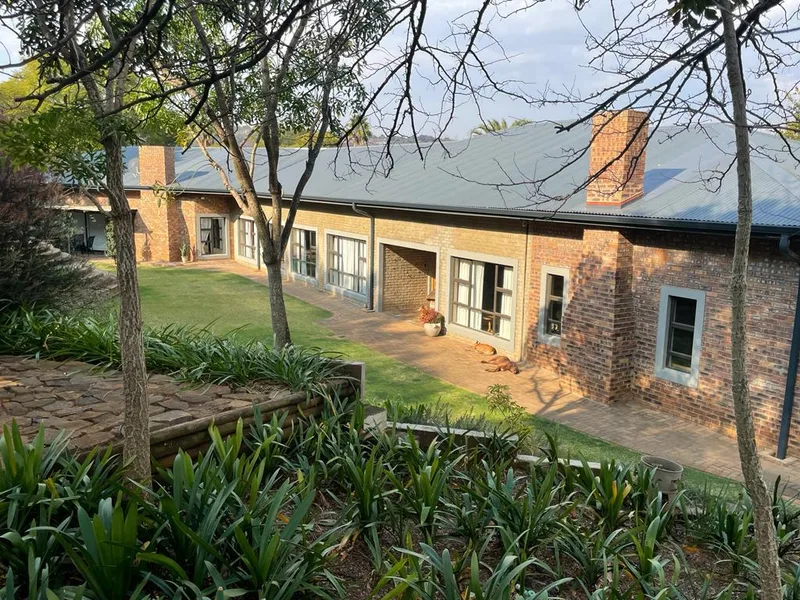 7 Bedroom House in Signal Hill