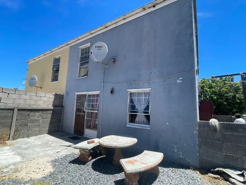 3 Bedroom House for sale in Lentegeur