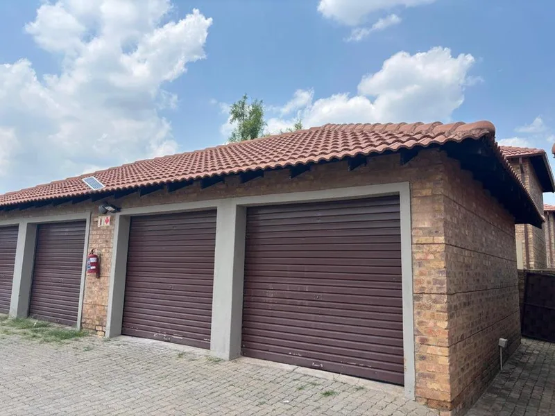 2 Bedroom Townhouse for sale in Annlin