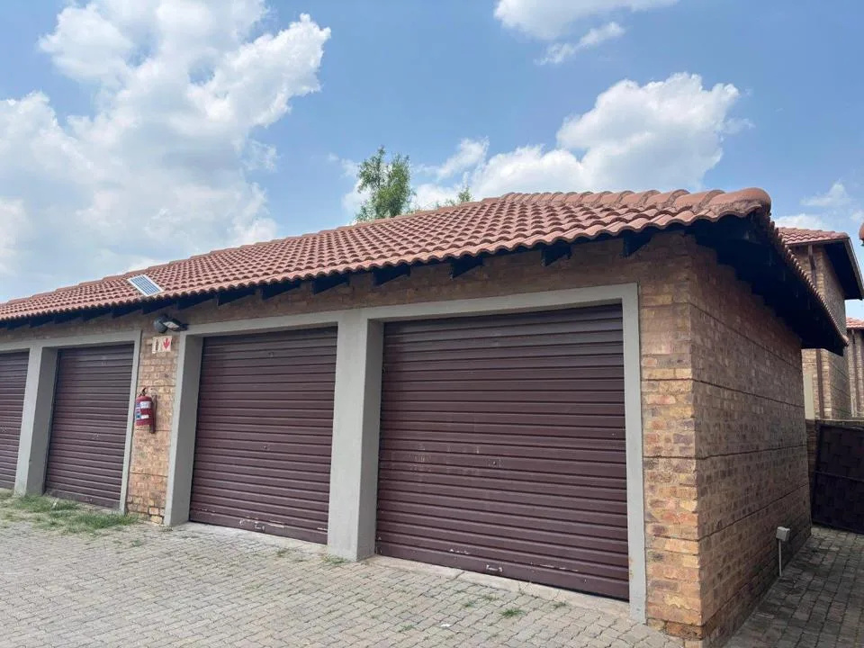 2 Bedroom Townhouse for sale in Annlin