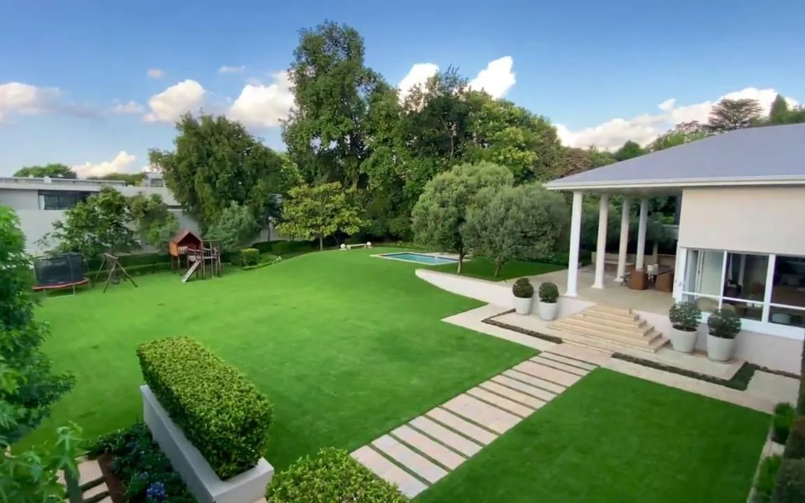 7 Bedroom House for sale in Robindale