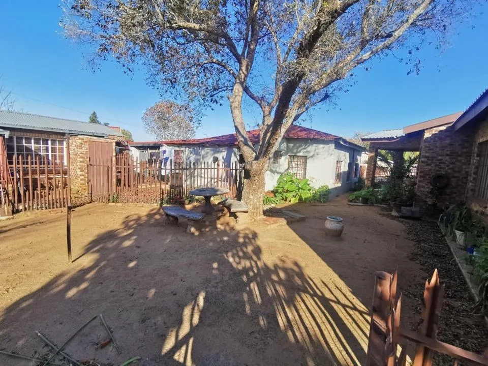 5 Bedroom House for sale in Collerville