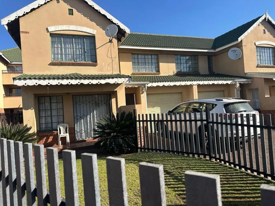 3 Bedroom Apartment / flat for sale in Reyno Ridge