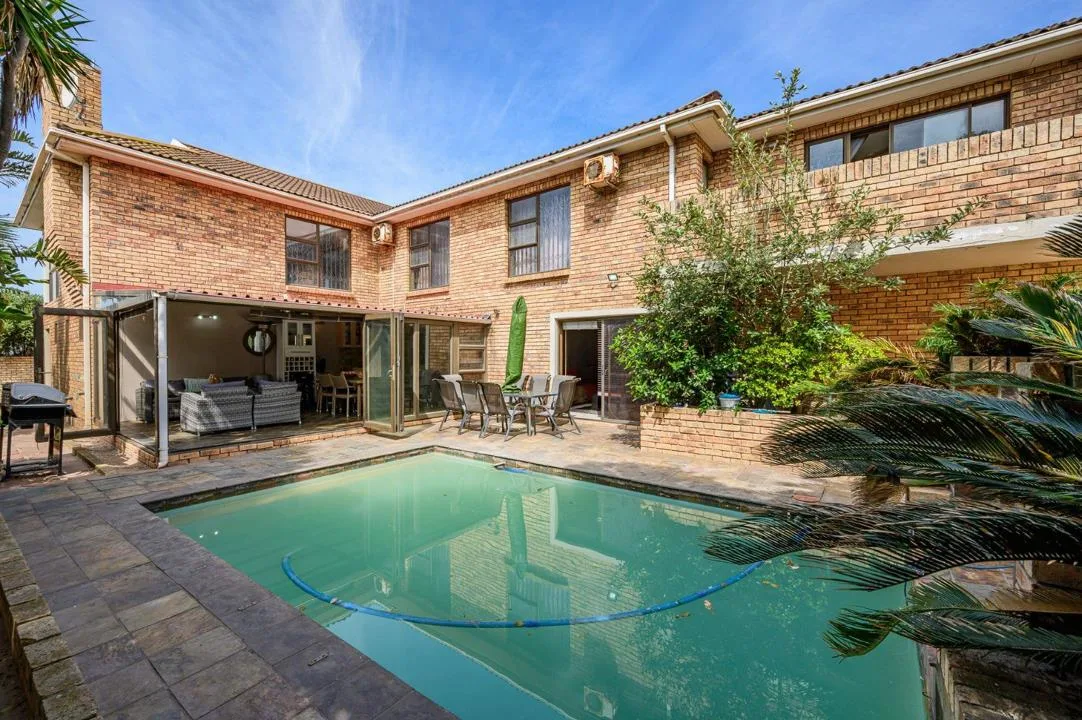 6 Bedroom House for sale in Bluewater Bay
