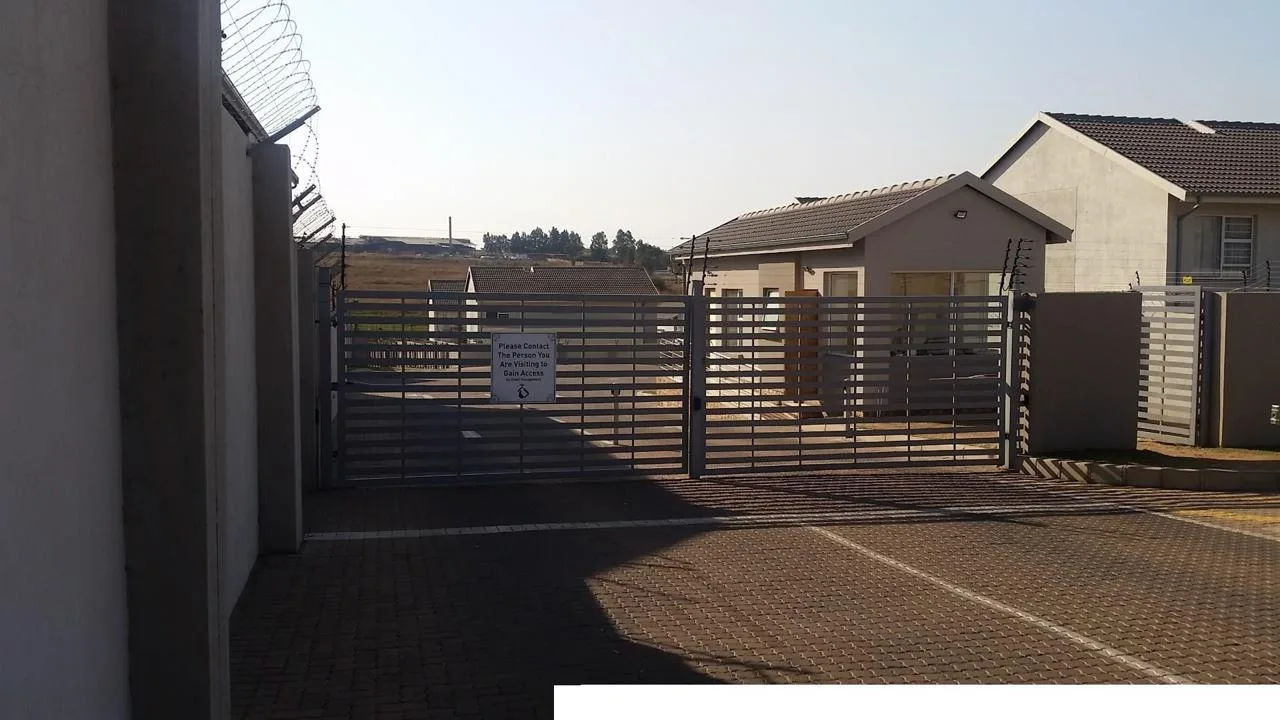 3 Bedroom Townhouse to rent in Die Heuwel Ext 1