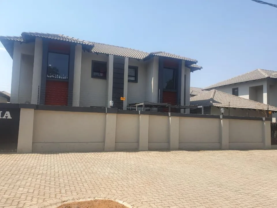 2 Bedroom Townhouse for sale in Die Bult