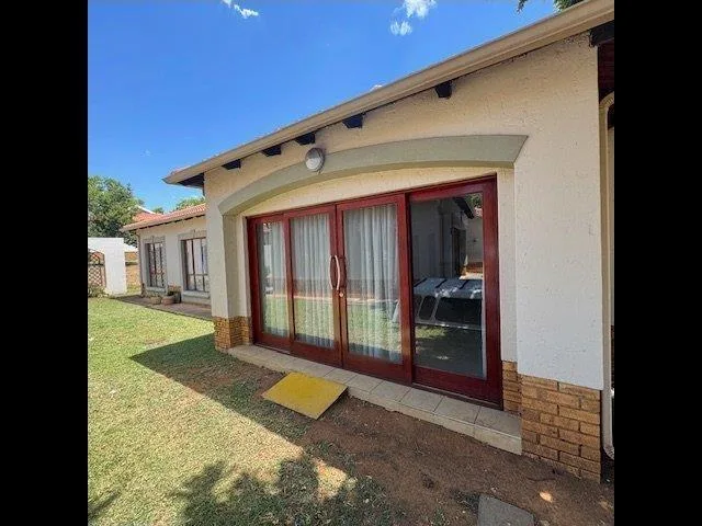 3 Bedroom House for sale in Featherwood Retirement Estate