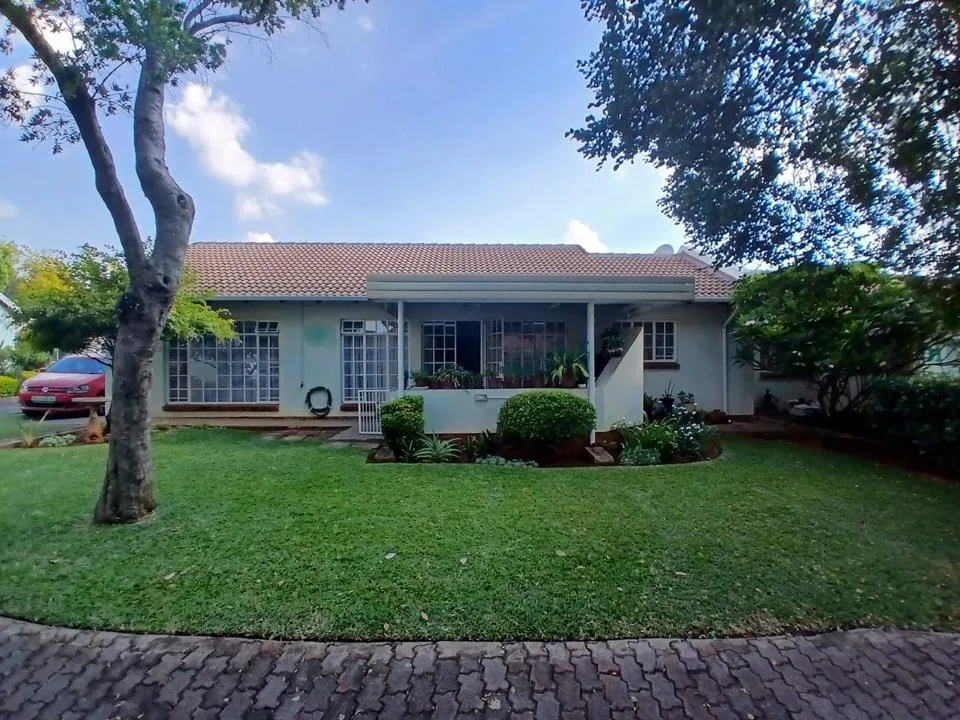 3 Bedroom Townhouse for sale in Die Hoewes