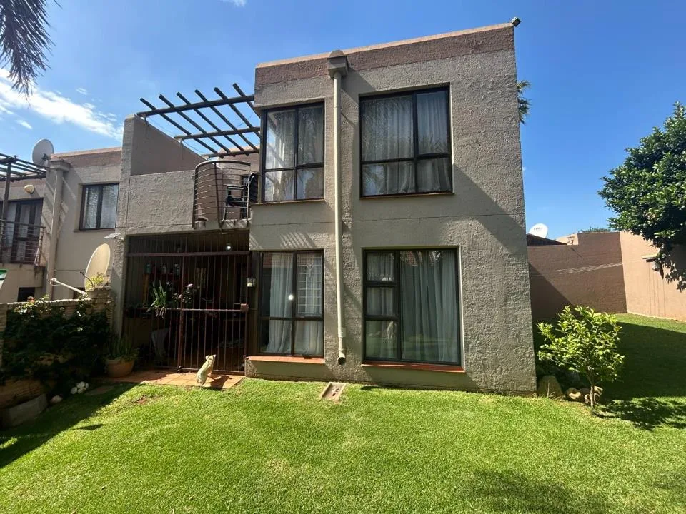 2 Bedroom Townhouse for sale in Glenvista